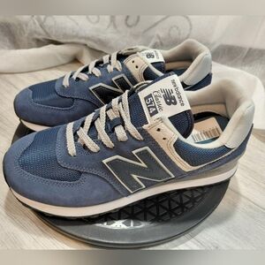 (NEW) New Balance Women 574 Core Classic Navy White Suede & Mesh Sneakers SZ 9.5
